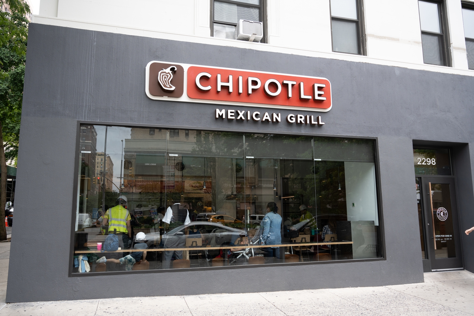 Chipotle Stock: Positioned For Continued Growth And Margin Expansion (NYSE:CMG)